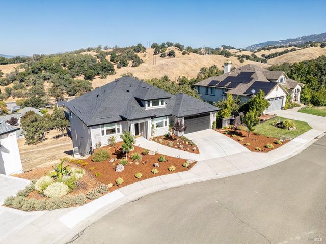 2412 Celestin Ct, Ukiah, CA 95482