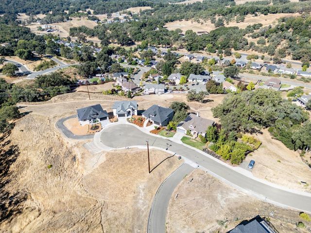 2412 Celestin Ct, Ukiah, CA 95482