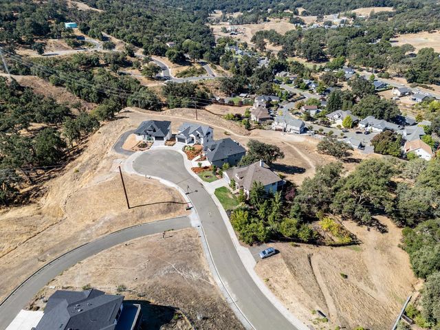 2412 Celestin Ct, Ukiah, CA 95482