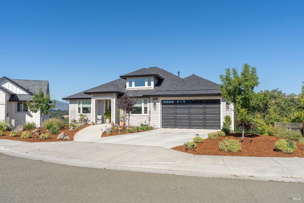 2412 Celestin Ct, Ukiah, CA 95482