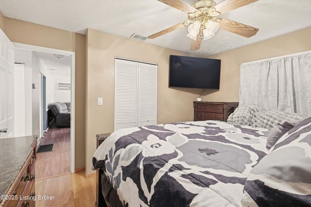 6120 Cooper Chapel Rd, Louisville, KY 40229