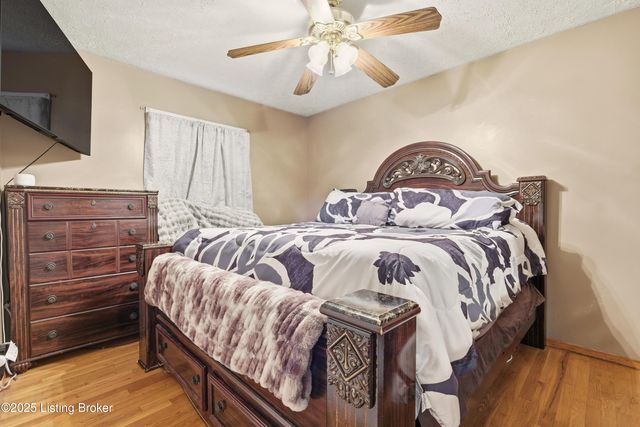 6120 Cooper Chapel Rd, Louisville, KY 40229