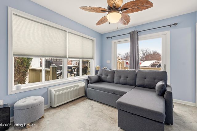 6120 Cooper Chapel Rd, Louisville, KY 40229