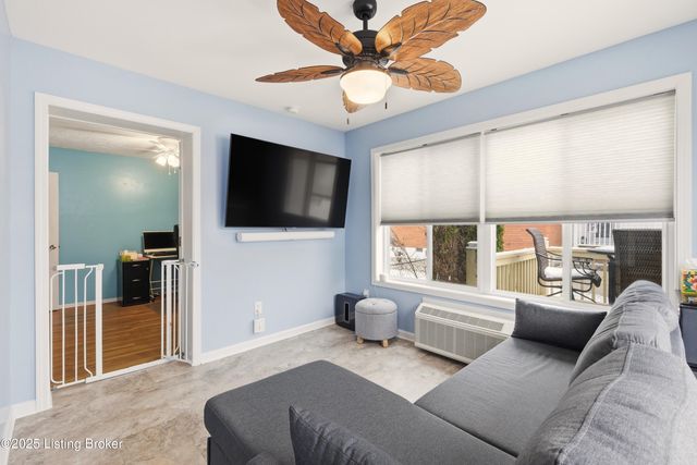 6120 Cooper Chapel Rd, Louisville, KY 40229