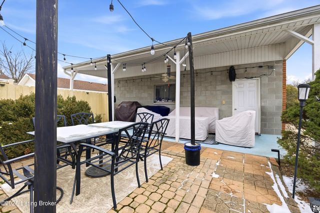 6120 Cooper Chapel Rd, Louisville, KY 40229