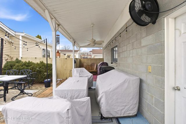 6120 Cooper Chapel Rd, Louisville, KY 40229