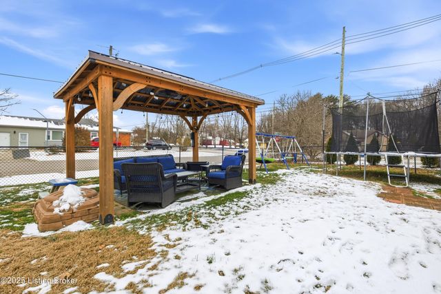 6120 Cooper Chapel Rd, Louisville, KY 40229