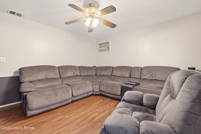 6120 Cooper Chapel Rd, Louisville, KY 40229