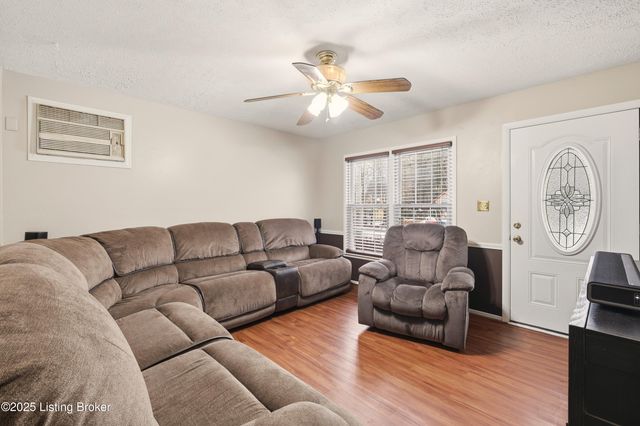 6120 Cooper Chapel Rd, Louisville, KY 40229