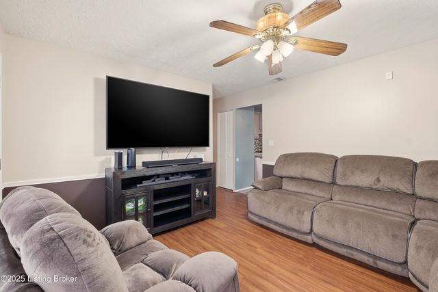 6120 Cooper Chapel Rd, Louisville, KY 40229