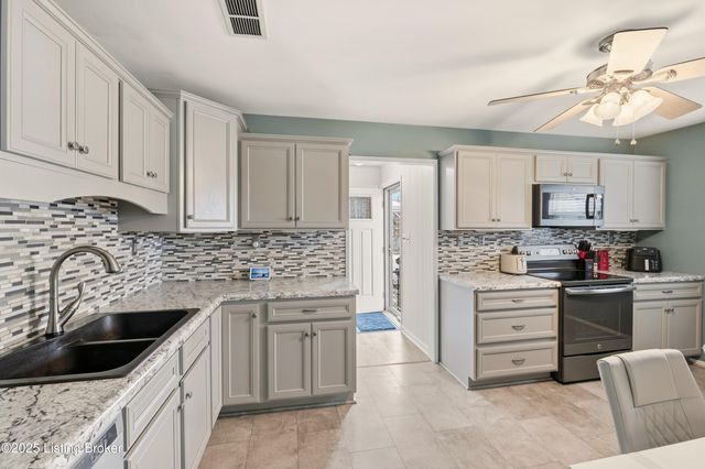 6120 Cooper Chapel Rd, Louisville, KY 40229