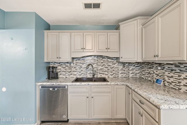 6120 Cooper Chapel Rd, Louisville, KY 40229