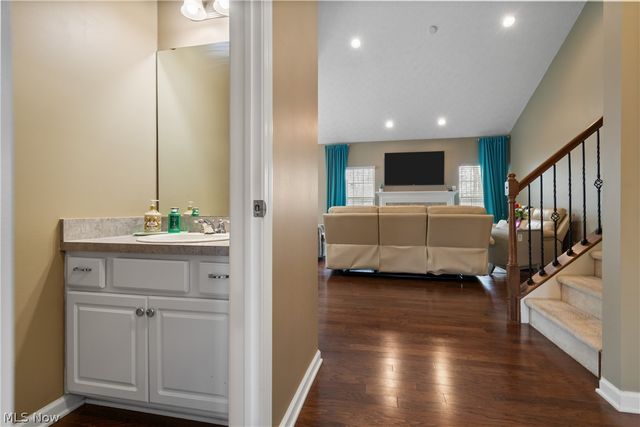 10453 Dogwood Drive, Aurora, OH 44202