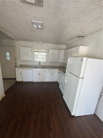 904 W Walton St, Beeville, TX 78102