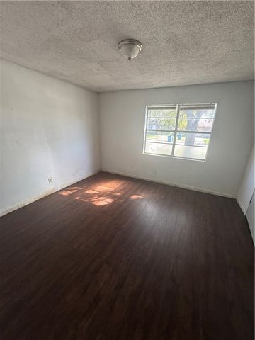 904 W Walton St, Beeville, TX 78102