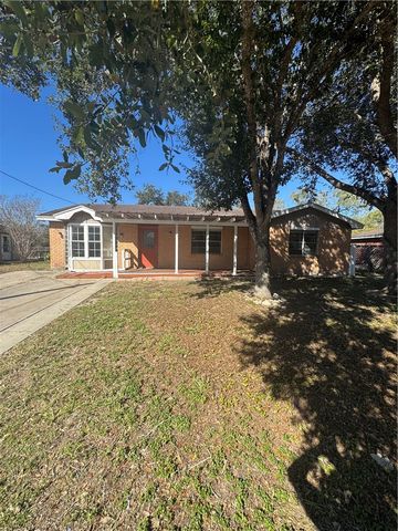904 W Walton St, Beeville, TX 78102