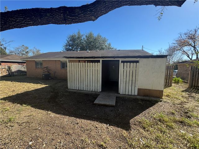 904 W Walton St, Beeville, TX 78102