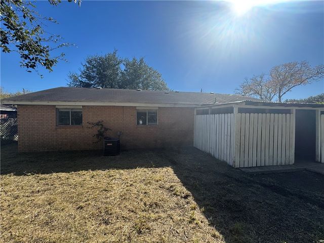 904 W Walton St, Beeville, TX 78102