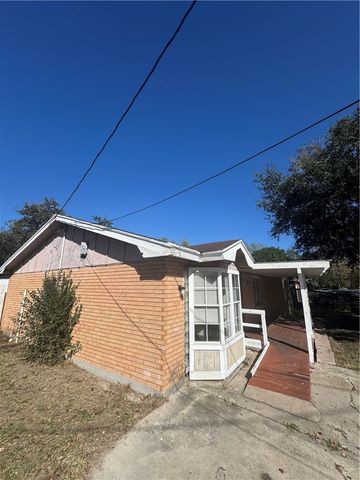904 W Walton St, Beeville, TX 78102