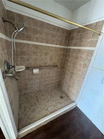 904 W Walton St, Beeville, TX 78102