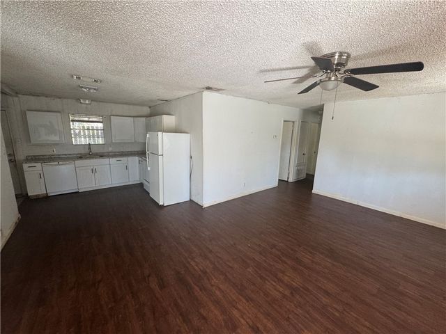 904 W Walton St, Beeville, TX 78102