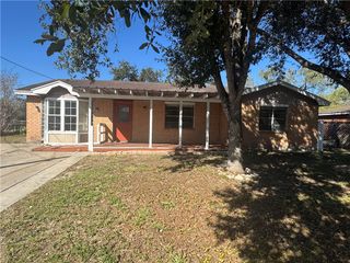 904 W Walton St, Beeville, TX 78102