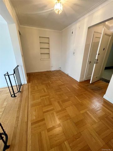 210 Martine Avenue 5D, White Plains, NY 10601