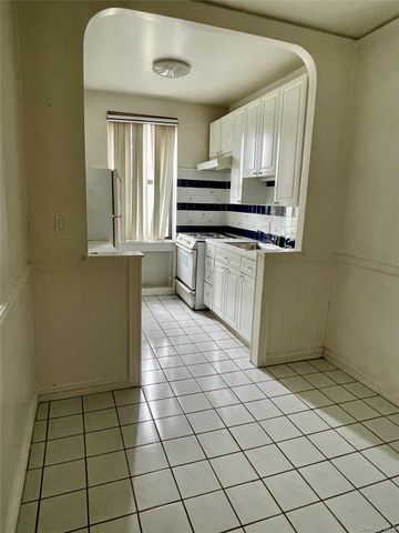 210 Martine Avenue 5D, White Plains, NY 10601