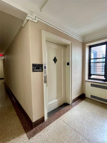 210 Martine Avenue 5D, White Plains, NY 10601