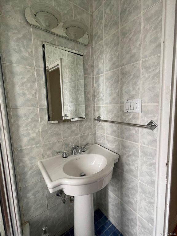 210 Martine Avenue 5D, White Plains, NY 10601 — photo 5