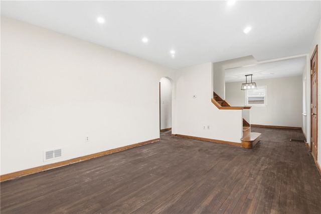 1865 Montour St, Coraopolis, PA 15108