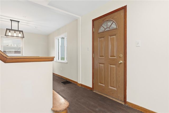 1865 Montour St, Coraopolis, PA 15108