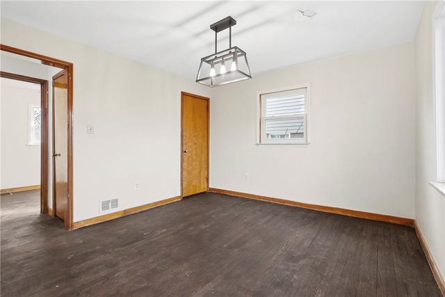 1865 Montour St, Coraopolis, PA 15108