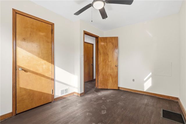 1865 Montour St, Coraopolis, PA 15108