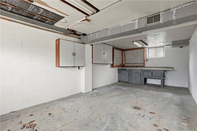 1865 Montour St, Coraopolis, PA 15108