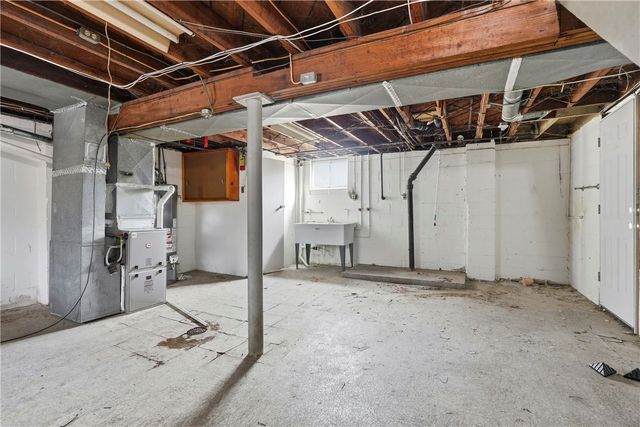 1865 Montour St, Coraopolis, PA 15108