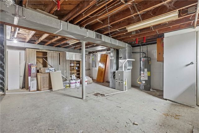 1865 Montour St, Coraopolis, PA 15108