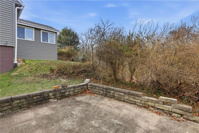 1865 Montour St, Coraopolis, PA 15108