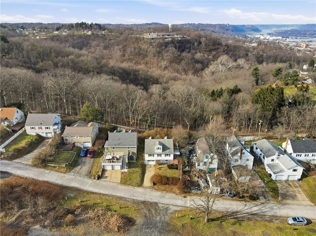 1865 Montour St, Coraopolis, PA 15108