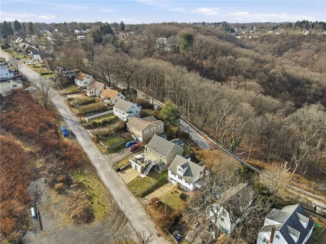 1865 Montour St, Coraopolis, PA 15108