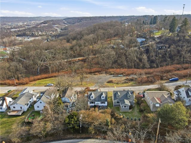 1865 Montour St, Coraopolis, PA 15108