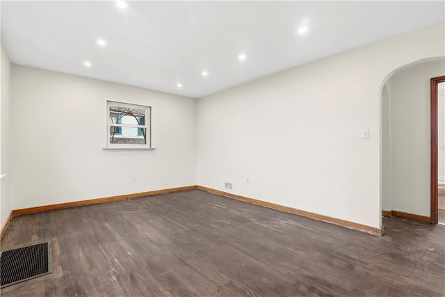 1865 Montour St, Coraopolis, PA 15108