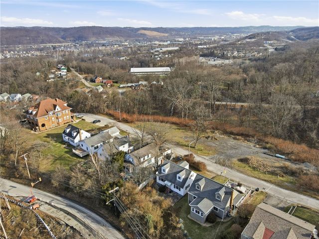 1865 Montour St, Coraopolis, PA 15108