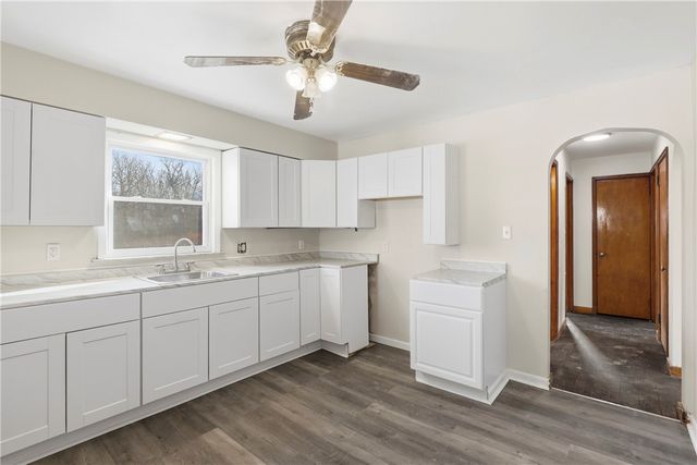 1865 Montour St, Coraopolis, PA 15108