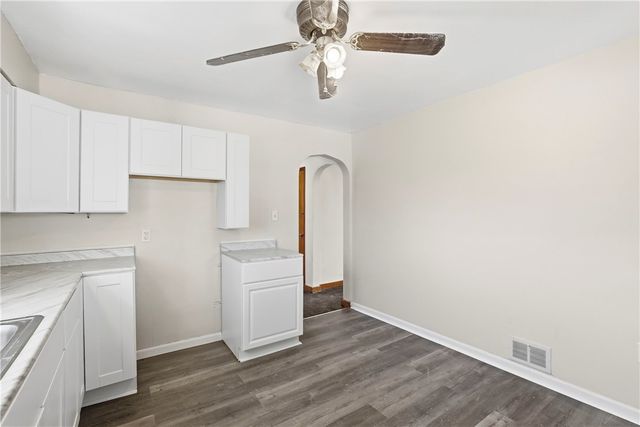 1865 Montour St, Coraopolis, PA 15108