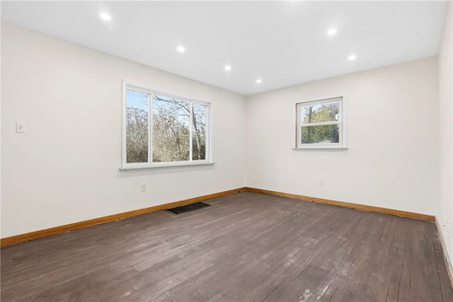 1865 Montour St, Coraopolis, PA 15108