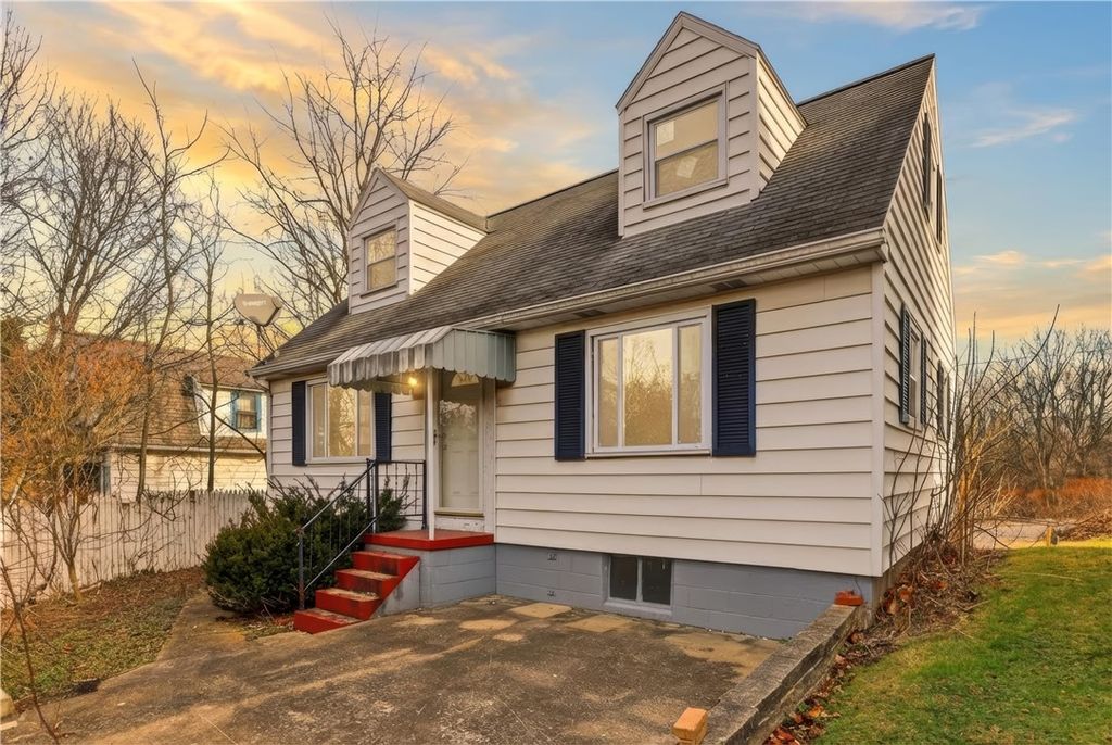 1865 Montour St, Coraopolis, PA 15108