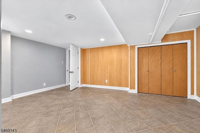 100 Morgan Pl, North Arlington Boro, NJ 07031