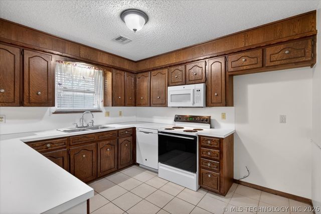 3321 Tuxedo B, Bartlesville, OK 74006