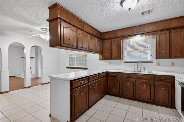 3321 Tuxedo B, Bartlesville, OK 74006